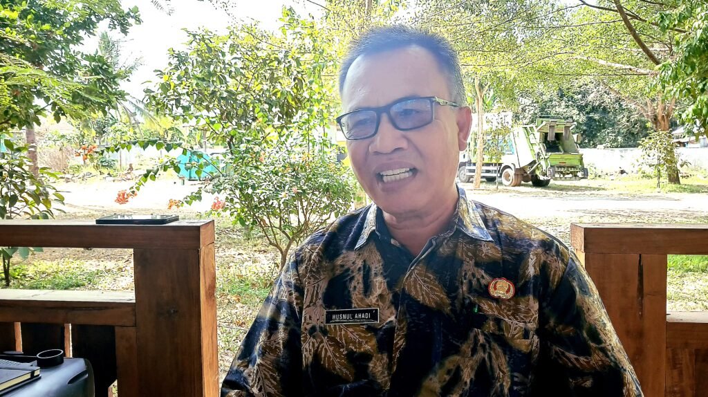 Kepala Dinas Lingkungan Hidup KLU, Husnul Ahadi. (Foto. kicknews.today/Anggi)