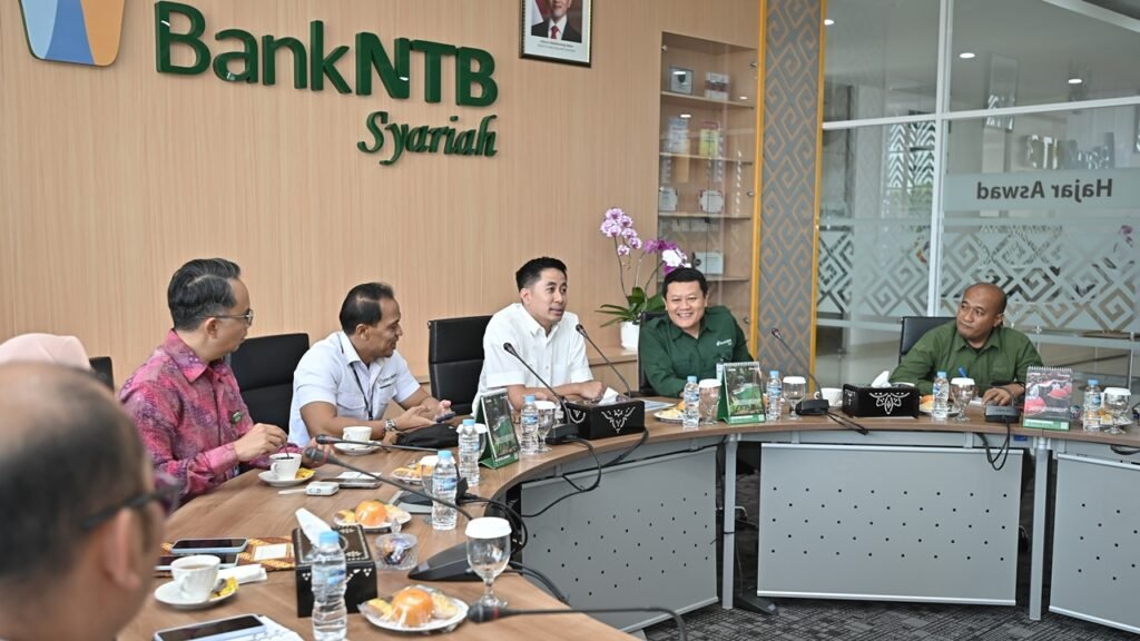Direktur Pembiayaan Bank NTB Syariah Agus Suhendro bersama perwakilan Kementerian PKP dan BP Tapera membahas optimalisasi pembiayaan perumahan di Kantor Pusat Bank NTB Syariah, Mataram, Senin (21/9/2026). (Foto: Bank NTB Syariah)