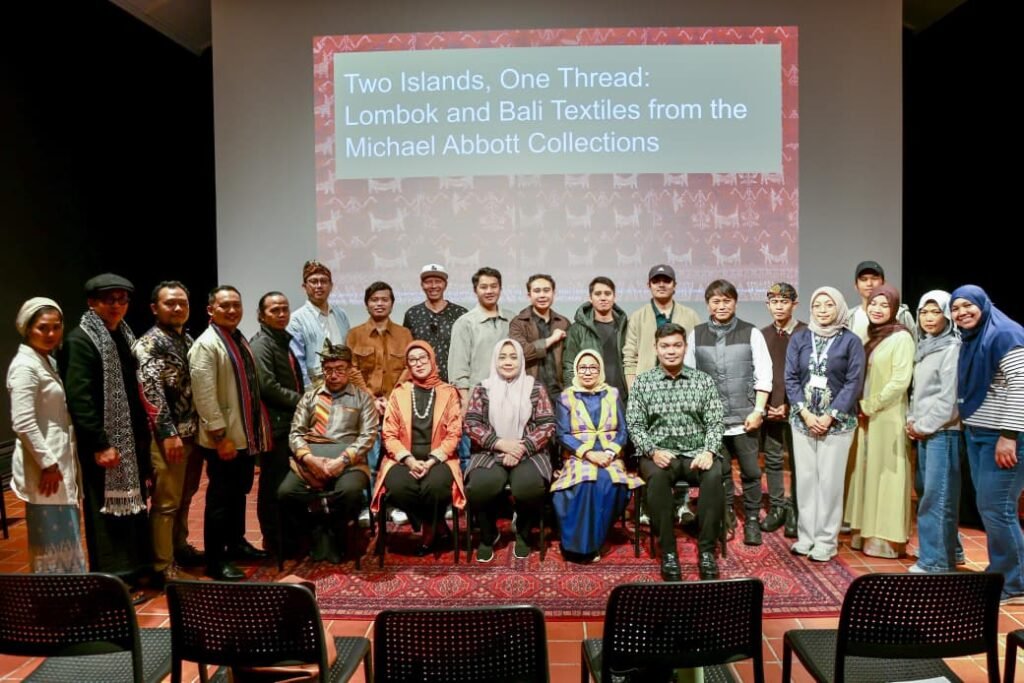 Wakil Gubernur NTB Hj. Indah Dhamayanti Putri, Ketua Dekranasda NTB Hj. Sinta Agathia, dan Ketua DPRD Provinsi NTB Hj. Baiq Isvie Rupaeda. didampingi Kepala Dinas Kebudayaan Provinsi NTB dan Kepala Museum Negeri NTB, bersama tim, dalam rangkaian kegiatan di AGSA pada 11–12 September 2026 (foto kicknews.today/adpim)