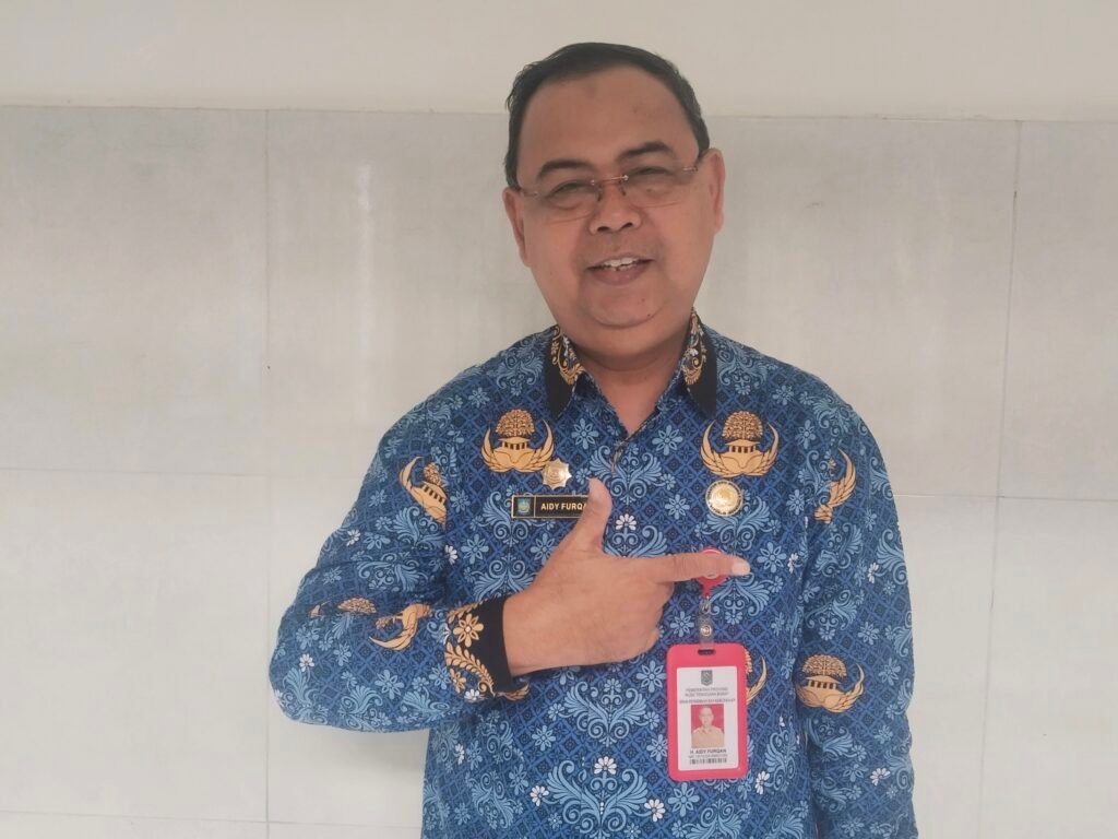 Kepala Disnakertrans NTB, Aidy Furqan. Foto: kicknews.today/wina