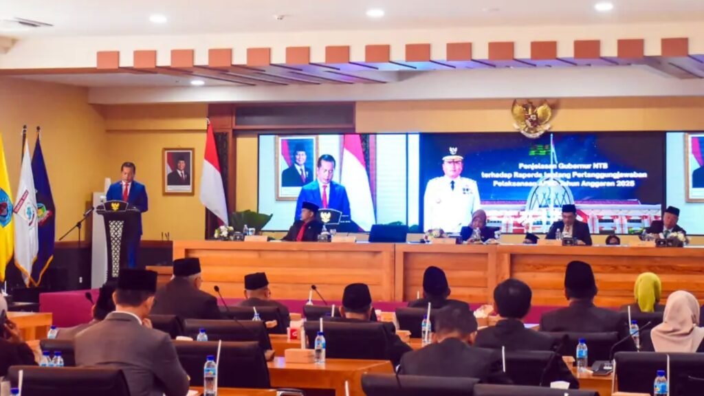 Gubernur NTB Lalu Muhamad Iqbal menyampaikan penjelasan pemerintah daerah dalam rapat paripurna bersama DPRD NTB. Di tengah tekanan fiskal 2026, Pemprov NTB menghadapi penurunan transfer pusat hampir Rp1,2 triliun dan harus menata ulang prioritas belanja serta memperkuat pendapatan daerah. Foto: Dok. Pemprov NTB