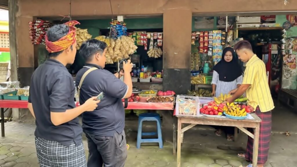 Connor Rechtzigel, peneliti antropologi Cornell University, dalam materi publikasi diskusi tentang desa wisata dan peran negara sebagai “wisatawan pengganti”, yang dijadwalkan pada 17 Oktober 2025. (Foto: Publikasi Cornell Anthropology)