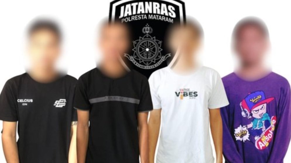 Empat orang yang diamankan Polresta Mataram terkait dugaan pengeroyokan terhadap Ketua KNPI Lombok Barat, Muhammad Taufik. Polisi masih mendalami peran masing-masing dalam peristiwa tersebut. (Foto: Dok. Polresta Mataram)