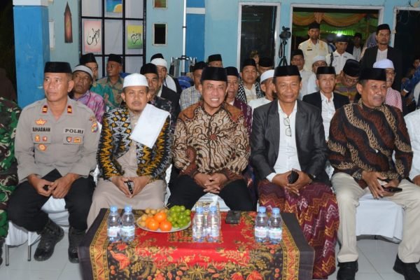 Bupati Bima Ady Mahyudi berjama para kepala OPD dan jajara muspika saat pembukaan MTQ tingkat Kecamatan Lambu.