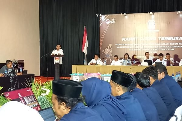 KPU Lombok Utara saat menggelar Rapat Pleno Terbuka Rekapitulasi Suara Pilkada 2024. (Foto kicknews.today/Anggi)