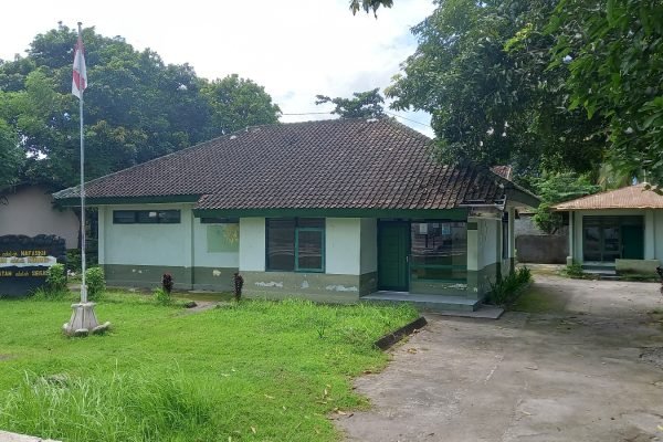 Bangunan Kantor Koramil Tanjung yang jadi objek Hibah (Poto kicknews.today/Anggi)