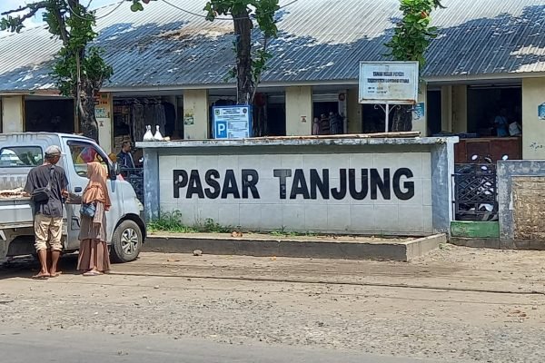 Tampak depan Pasar Tanjung, Lombok Utara. (Foto. kicknews.today/Anggi)