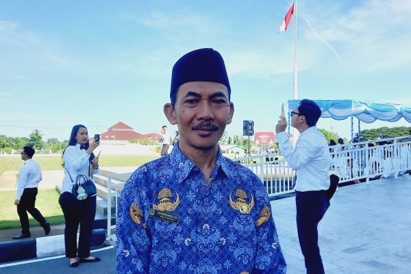 Kepala Dinsos PPPA KLU, Faturrahman. (Foto. kicknews.today/Anggi)