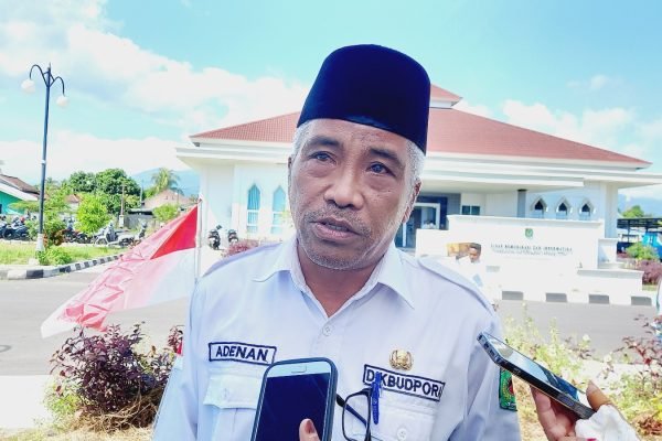 Kepala Dikbudpora KLU, Adenan. (Foto. kicknews.today/Anggi)