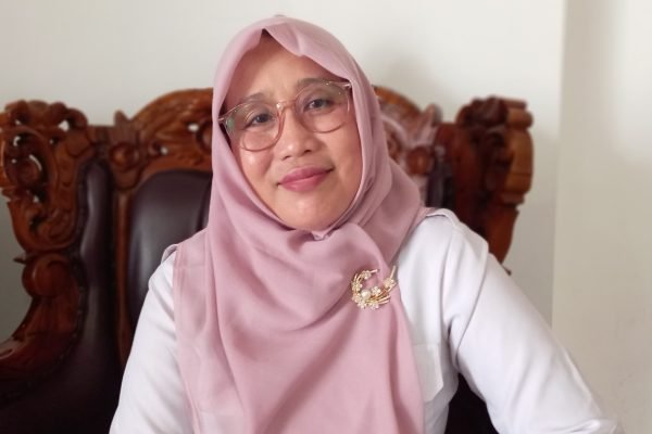 Kepala DPMPTSP_Naker KLU, Evi Winarni. (Foto. kicknews.today/Anggi)