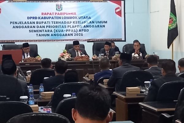 Wakil Bupati bersama Ketua dan Wakil Ketua DPRD KLU. (kicknews.today/Anggi)