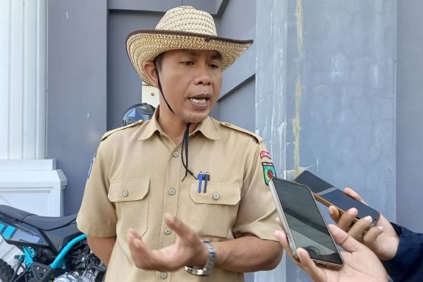 Kabid Persampahan dan Limbah B3 Dinas Lingkungan Hidup KLU, Samsul Hadi. (Foto. kicknews.today/Anggi)
