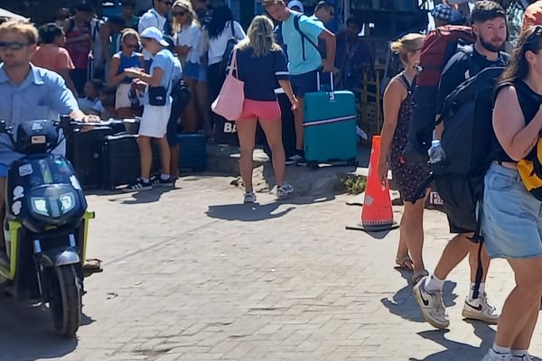 Sepeda listrik yang dipakai oleh wisatawan di Gili Trawangan. (Foto. kicknews.today/Anggi)