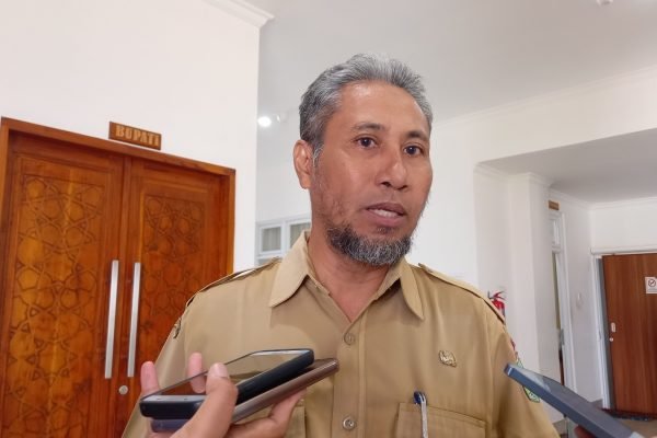 Kepala Diskominfo KLU, Khairul Anwar. (Foto kicknews.today/Anggi)
