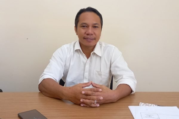 Kepala Bidang Pengelolaan Informasi Administrasi Kependudukan (PIAK) Dukcapil KLU, Arif Aryadi. (Foto. kicknews.today/Anggi)