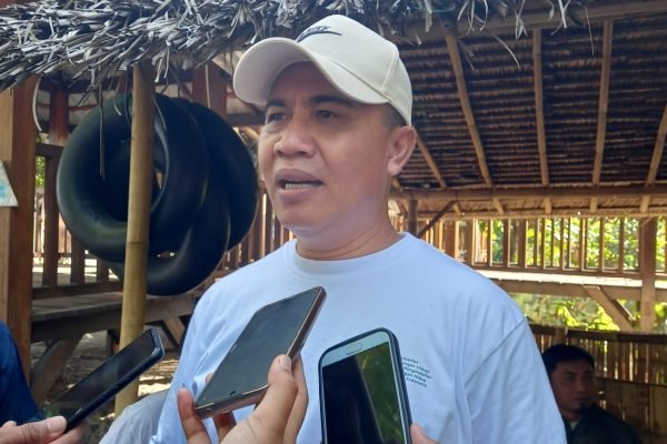 Kepala Dinas Lingkungan Hidup Lombok Utara, Husnul Ahadi. (Foto. kicknews.today/Anggi)