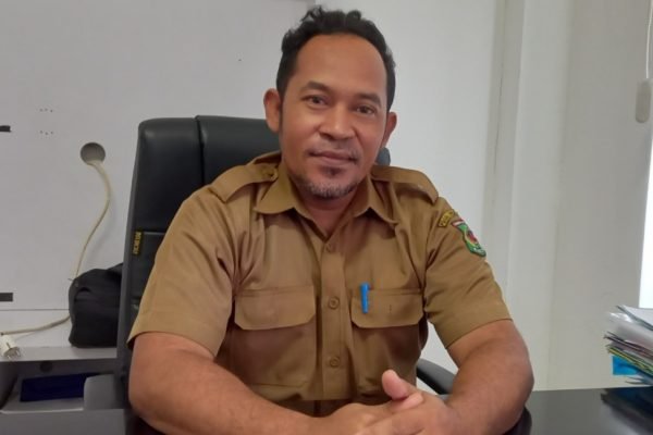 Kepala Bidang Pengadaan Barang dan Jasa (Kabid PBJ) KLU, Saiful Bahri. (Foto. kicknews.today/Anggi)
