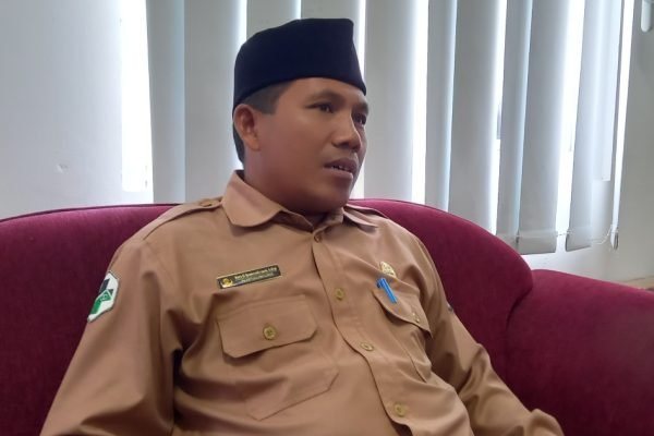 Plt. Kepala Bagian Kesejahteraan Rakyat (Kesra) Setda KLU, Syamssudirman. (Foto. kicknews.today/Anggi)