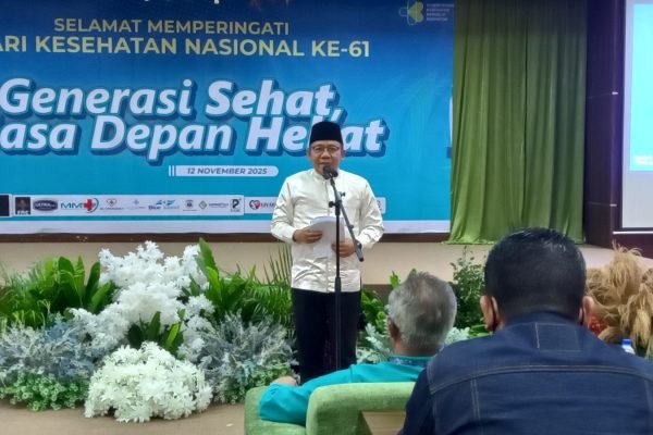 Bupati Lombok Utara, Najmul Akhyar saat memberikan sambutan sekaligus membuka acara HKN ke 61 di Aula RS Lombok Utara. (Foto. kicknews.today/Anggi)