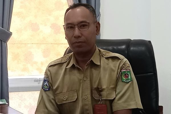 Sekretaris DPMPTSP-Naker KLU, Erwin Rahadi. (Foto. kicknews.today/Anggi)