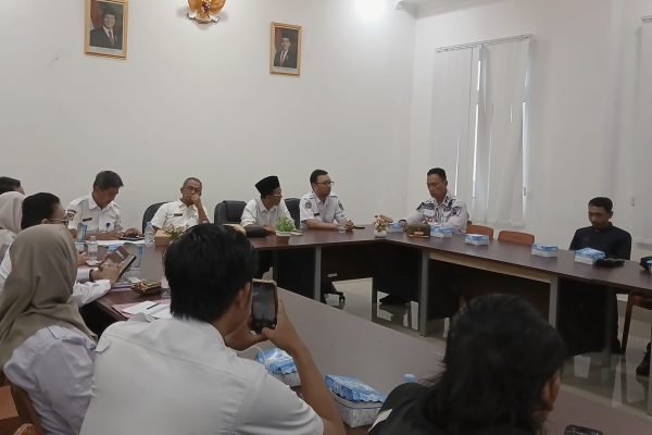 Pihak RSUD Tanjung dan Dikes saat hearing bersama LUCW-KBMLU di Ruang Vcoon kantor Bupati KLU. (Foto. kicknews.today/Anggi)