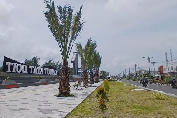 Tampak depan Alun Alun Tioq Tata Tunaq. (Foto. kicknews.today/Anggi)