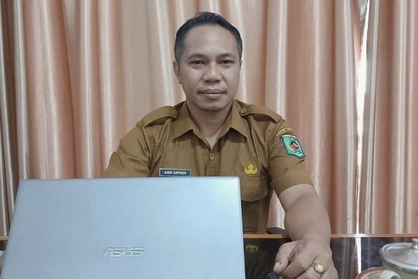 Sekdis Dukcapil KLU, Arif Aryadi. (Foto. kicknews.today/Anggi)