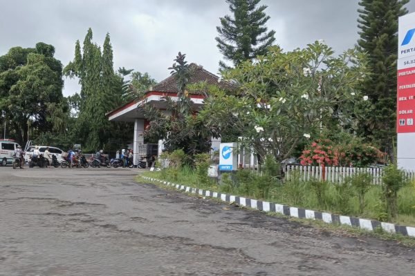 SPBU Pemenang yang sempat tutup kini mulai beroperasi kembali. (Foto. kicknews.today/Anggi)