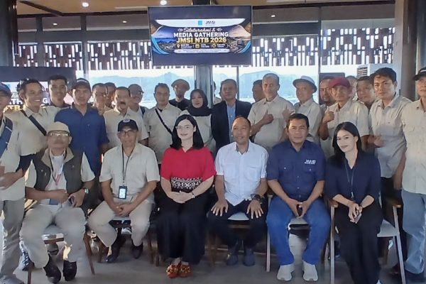 JMSI NTB bersama Manager Stakeholder dan Public Relations ITDC, Gresita FY Siahaan dan Kabid IKP Diskominfotik NTB, Safrudin dan saat media gathering di Bukit 360 Sirkuit Mandalika. (Foto. kicknews.today/Anggi)