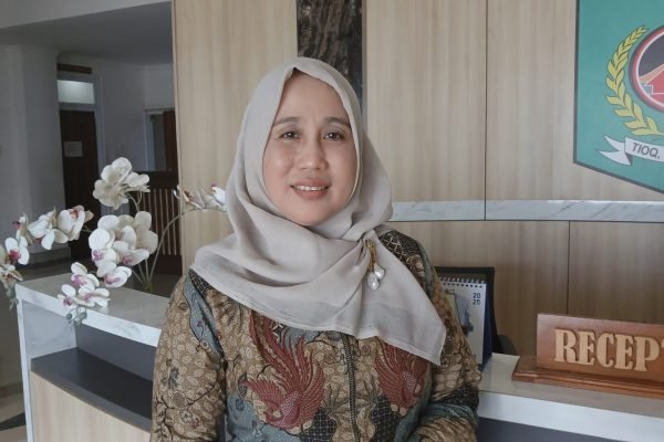 Kepala Dpmptsp-Naker, Evi Winarni. (Foto. kicknews.today/Anggi)