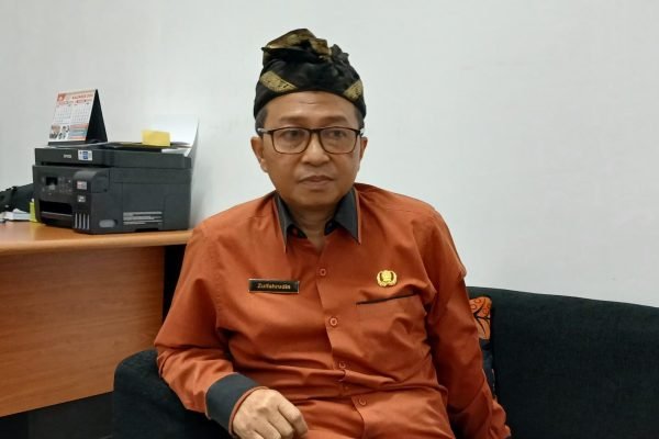 Kepala Badan Kepegawaian dan Pengembangan Sumber Daya Manusia (BKPSDM) KLU, Zulfahrudin. (Foto. kiclnews.today/Anggi)