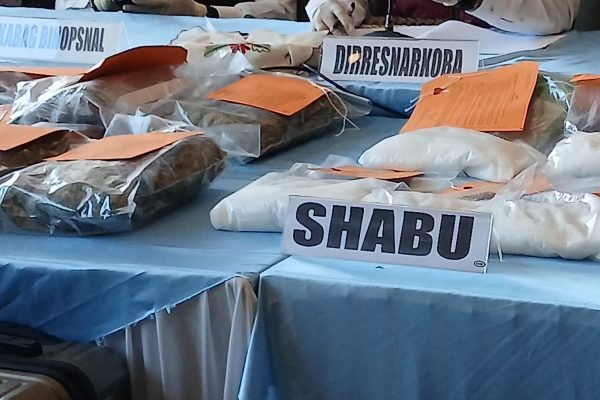 Barang Bukti Sabu dan Ganja hasil ungkap Ditresnarkoba Polda NTB. (Foto. kicknews.today/Anggi)