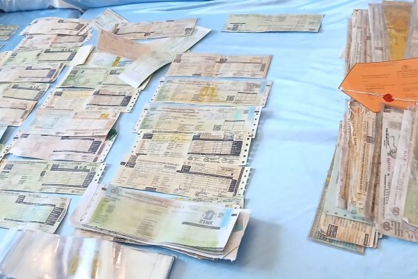 Barang bukti STNK Palsu yang berhasil di amankan Tim Puma Ditreskrimum Polda NTB. (Foto. kiclnews.today/Anggi)