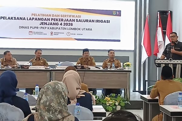 Wakil Bupati Lombok Utara, Kusmalahadi Syamsuri saat membuka Pelatihan dan Sertifikasi Pelaksana Lapangan Pekerjaan Saluran Irigasi Jenjang 4 Tahun 2026. (Foto. kicknews.today/Anggi)