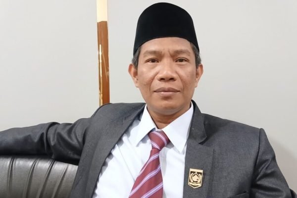 Wakil Ketua I DPRD KLU, Hakamah. (Foto. kicknews.today/Anggi)