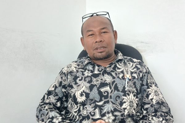 Kepala Bidang Dayasos pada Dinas Sosial (Dinsos) KLU, Sukardim Husein. (Foto. kicknews.today/Anggi)
