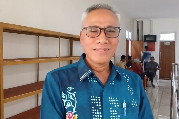 Kepala Dinas Perpustakaan dan Kearsipan KLU, Rusdianto. (Foto. kicknews.today/Anggi)