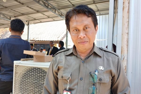 Kepala Diskoperindag KLU, Haris Nurdin. (Foto. kicknews.today/Anggi)