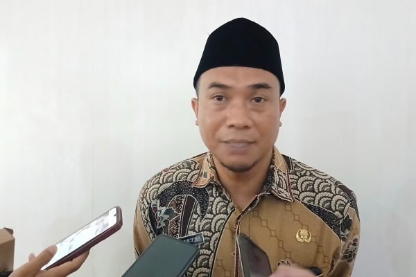 Kepala Dinas Pengendalian Penduduk, Keluarga Berencana, Pemberdayaan Masyarakat dan Desa (P2KBPMD) KLU, Atmaja Gumbara. (kicknews.today/Anggi)