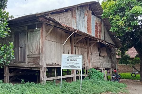 684700639fcea-bangunan-asi-kelende-tampak-bagian-selatan_bali
