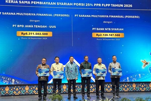 Perwakilan Bank NTB Syariah bersama PT Sarana Multigriya Finansial (Persero) dan peserta lainnya dalam seremoni kerja sama pembiayaan syariah porsi 25 persen PPR FLPP Tahun 2026 pada rangkaian ISEF 2026 di Jakarta. (Foto: Dok. Bank NTB Syariah)