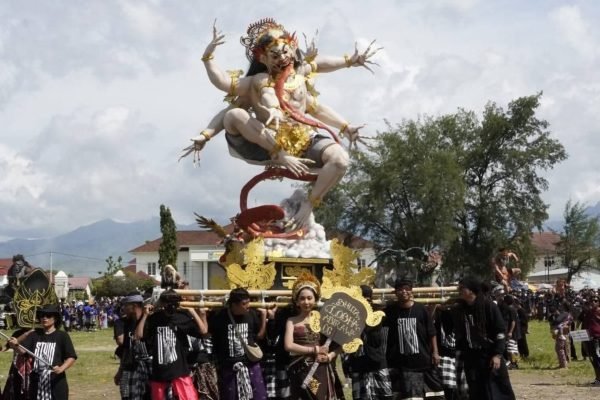 Salah satu Ogoh Ogoh yang ikut dalam pawai ogoh-ogoh di Lombok Utara. (Foto. kicknews.today/Ist)