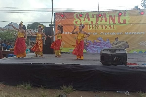 Tarian khas Sajang, Sembalun di festival budaya Sajang.