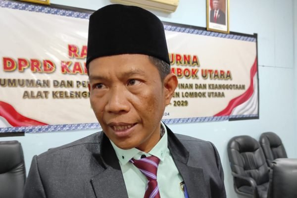 Wakil Ketua I DPRD KLU, Hakamah. (Foto kicknews.today/Anggi)