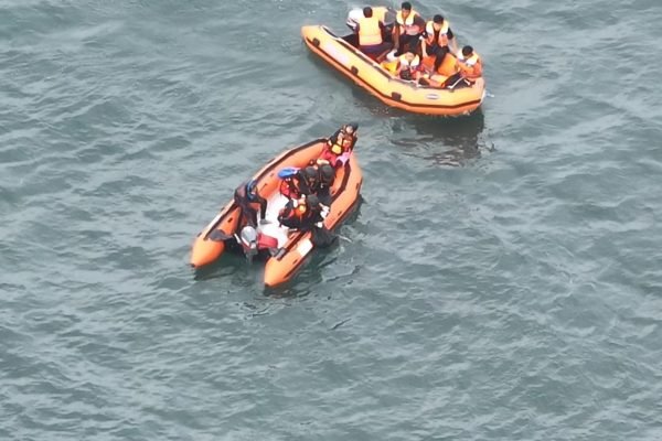 Tim SAR gabungan saat lakukan pencarian korban tenggelam di perairan Lombok Utara.