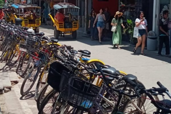 Sepeda yang disewakan di Gili Trawangan. (Foto kicknews.today/Ist)