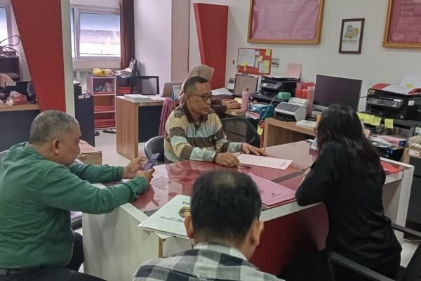 Penyerahan Tahap Dua Kasus Dugaan Korupsi Sumur Bor Tenaga Surya ke Kejari Mataram. (Foto. kicknews.today/Ist)