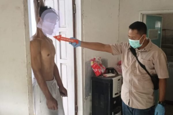 Korban gantung diri di Kayangan Lombok Utara. (Foto. kicknews.today/Ist)