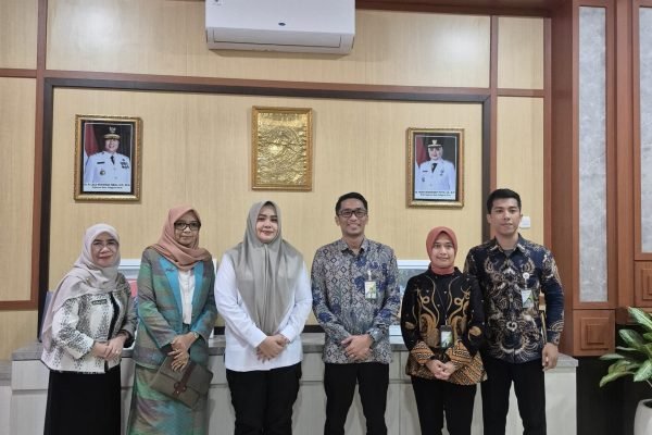 Wagub NTB Hj Indah Dhamayanti Putri saat menerima kunjungan audiensi BPJS Ketenagakerjaan. (foto biro adpim)