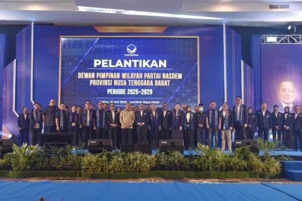 Pelantikan pengurus baru Dewan Pimpinan Wilayah (DPW) Partai NasDem Nusa Tenggara Barat (NTB) periode 2025-2029 di Mataram, Sabtu (12/7/2025) (foto adpim)